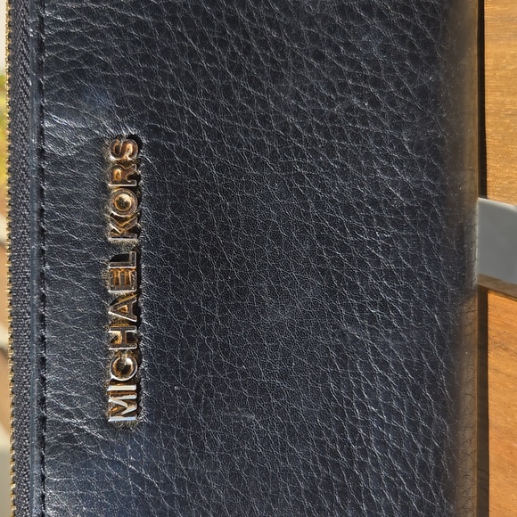 Michael Kors Jet Set Black Pebbled Leather Zip Wallet Gold Hardware - Picture 4 of 17